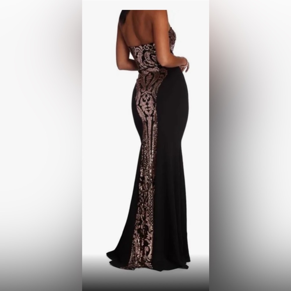 Strapless black gown with rose gold sequins. Size M, only worn once!